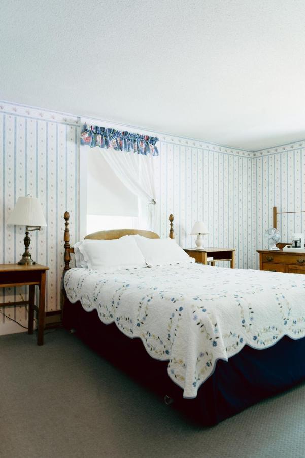 Carriage Barn Inn Keene Exterior photo